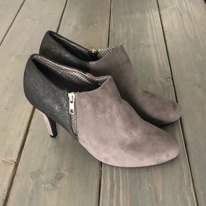 Dexflex Comfort Suede Toed Heel Size 9.5W